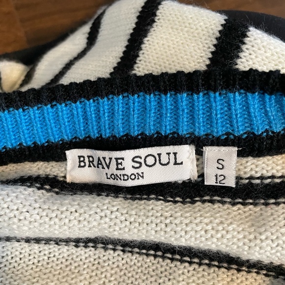 Brave Soul sweater. Light weight. Ladies small - Picture 4 of 6